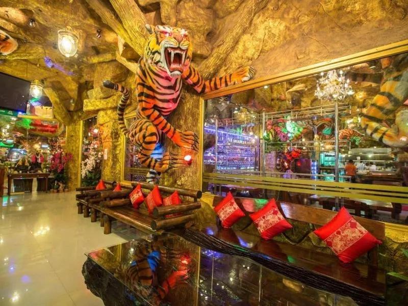 Tiger Complex By Eyg Hotel Patong Ngoại thất bức ảnh
